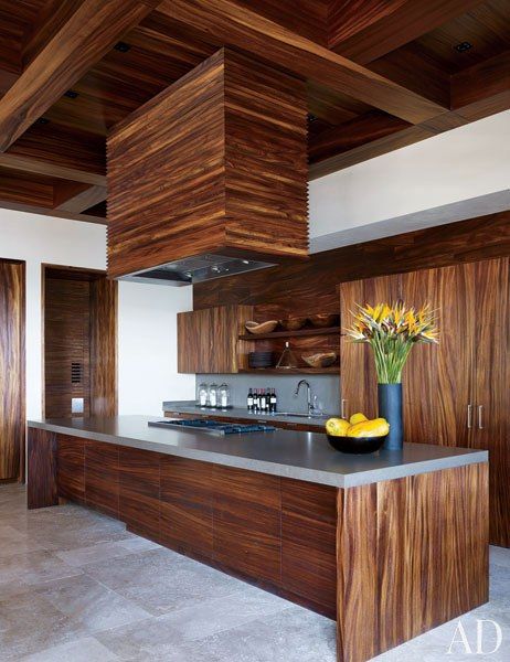 Clooney’s kitchen, by Henrybuilt, is appointed with a Viking cooktop and cabinetry faced in parota.